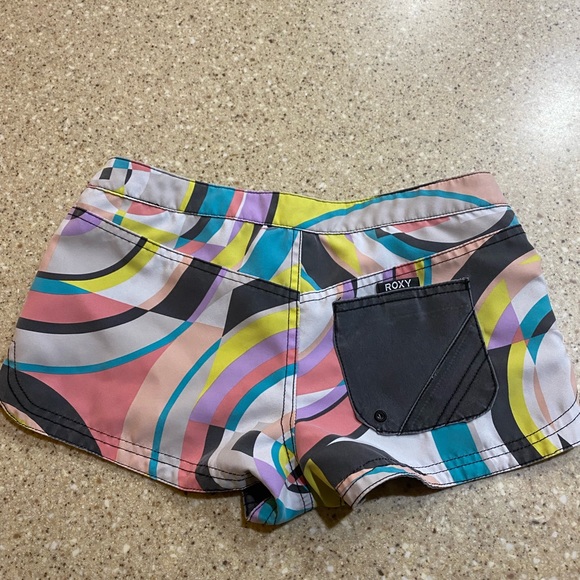 Roxy Reversible Shorts, Soft, Velcro closure, snap button, no flaws - Picture 4 of 5